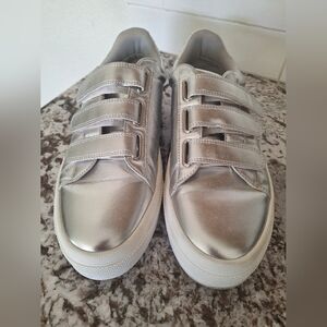 J/Slides Womens Metallic Top Platform‎ Sneakers Shoes Gray Size 9.5 -10 US